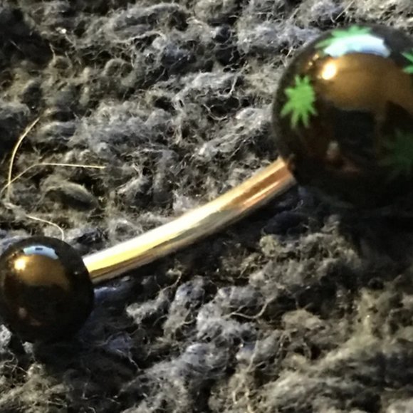 14 Gauge Pot Leaf Belly Ring - Picture 5 of 5